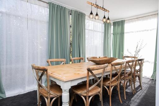 The Byng House Grand and Central, Entertain 12 - Housity