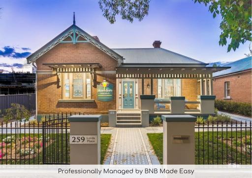 Blue Door Apartment 2 - Spacious CBD Apartment - Housity