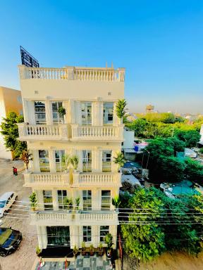Hotel Crown Lahore - Housity
