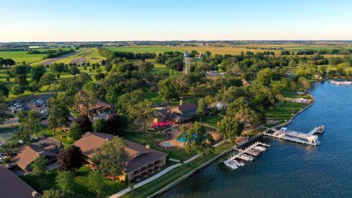 Lake Lawn Resort - Housity
