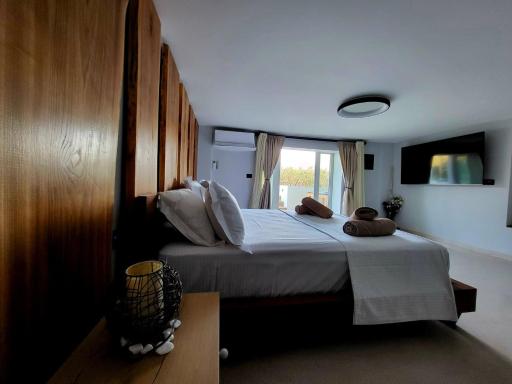 Black and White Apartment - Housity