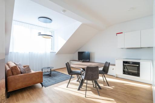 Exclusive 70 m2 Suite with Balcony and Air Conditioning - Housity
