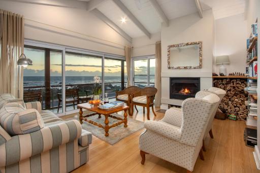138 Marine Beachfront Guesthouse - Housity