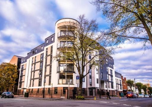 Bright and Modern Studios and Apartments at Manor Park Court Coventry - Housity