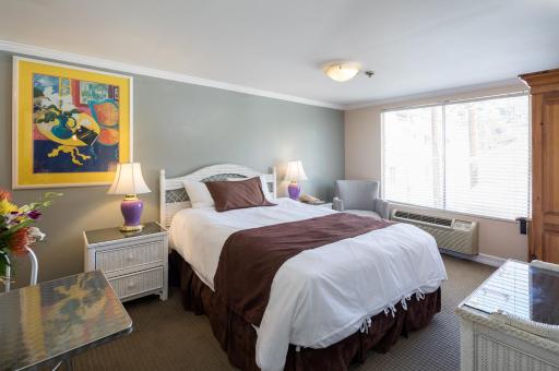 Glenmore Plaza Hotel - Housity