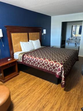 Tanglewood Motel - Housity