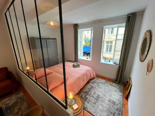 Élégant Studio en Hypercentre dans le Quartier Historique Animé avec Parking Gratuit - Housity