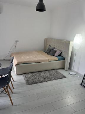 Ryan's Studio - Housity