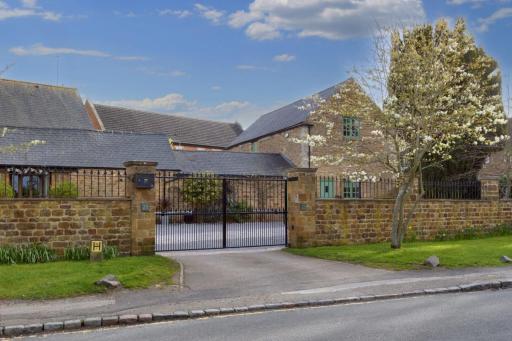 The Old Stables - Housity