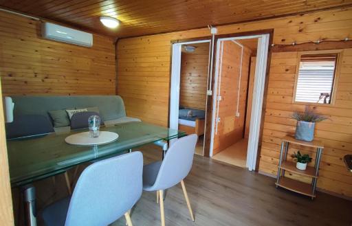 Počitniška hiška v kampu Moravskih Toplic& vključeni dve kopalni karti na dan - Housity
