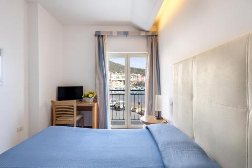 Bi Hotel - Housity