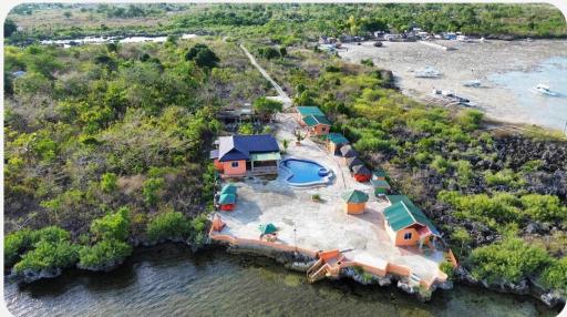Rainbow Beach Bar & Resort - Housity