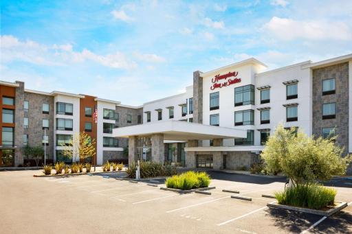 Hampton Inn & Suites - Napa, CA - Housity