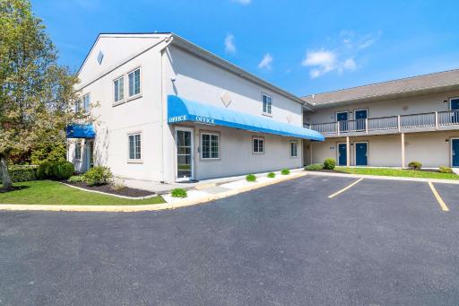 Econo Lodge Bethel - Danbury - Housity