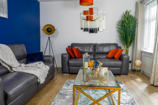 Modern 4 Bedroom Detatched House - Housity