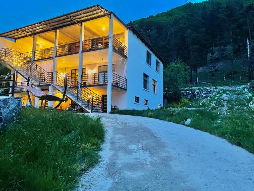 Guesthouse SHAMPRIANI - Housity