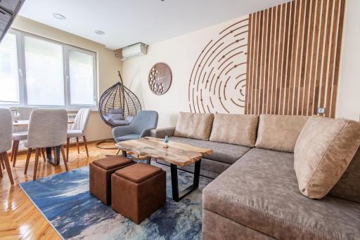 Top Center Retreat, Close to Main street, FREE Parking - Housity