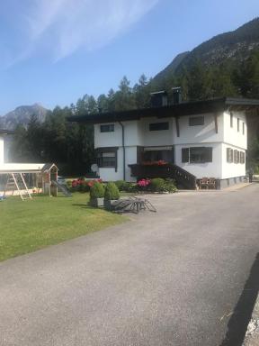 Ferienwohnungen Schleich - Housity