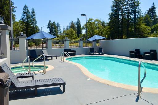 Fairview Inn & Suites - Housity