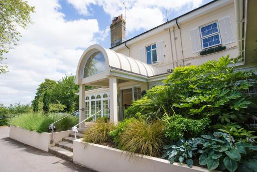 Forest Lodge Hotel - Housity