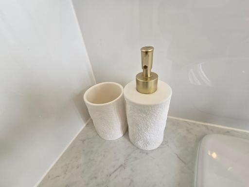 Entire 2br, hideaway - Housity