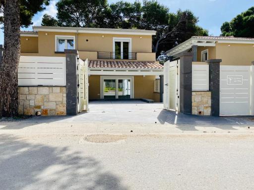 Nuova Residenza dei 7 Pini a pochi passi dal mare - Housity