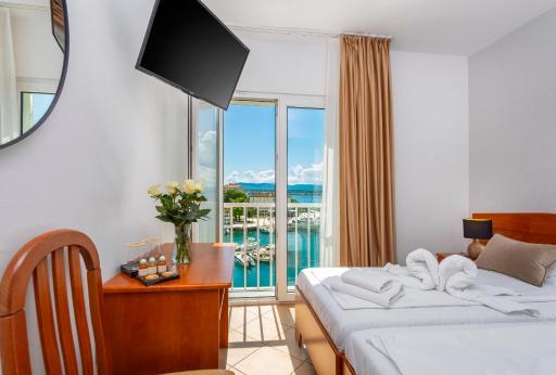 Hotel Adria - Housity