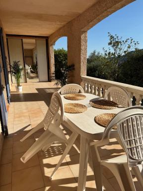 VILLA NATHEO Bas de villa - Studio 37m2 avec Coin nuit - Housity