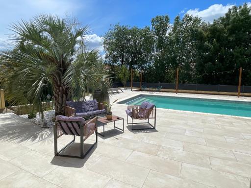 Chambre indépendante 25 m2 au calme avec piscine et terrain de pétanque - Housity