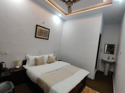 Shiv Vilas palace - Housity