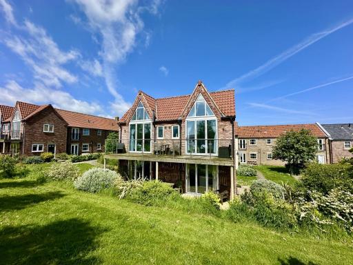 Oyster Cottage - Housity