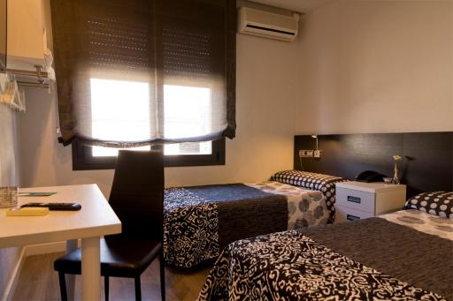 Hostal Plaza - Housity
