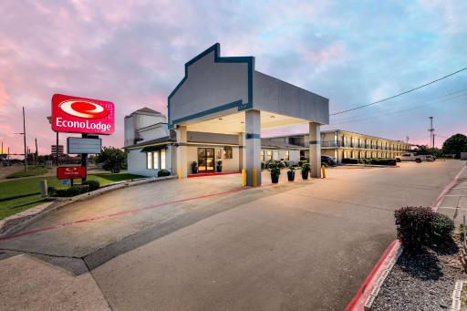 Econo Lodge Texarkana I-30 - Housity