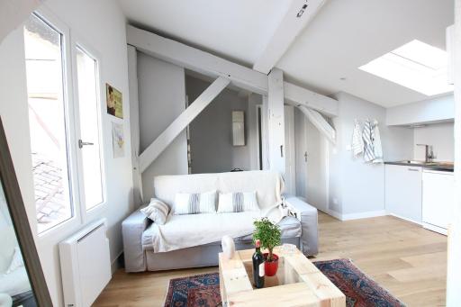 GuestReady - Sunny Attic Apt Near Grand Théâtre - Housity