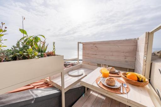 GuestReady - Chic and cozy apartment in Lisbon. - Housity