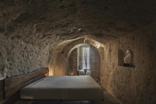 Aque cave - Housity