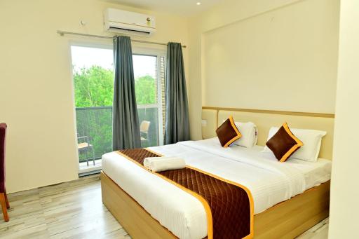 HOMETOWN Sharu's Inn A Luxury Hotel - Housity
