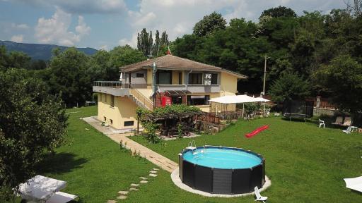 Guest house restaurant st george 47 kshcha za gosti restorant sveti georgi - Housity