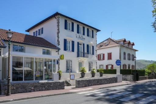 Logis Hôtel & Restaurant La Villa Bleue - Housity