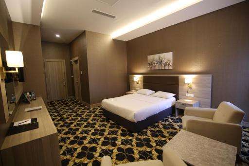Hotel Excellence Inn - Housity