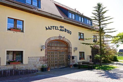 Motel an der B180 - Housity