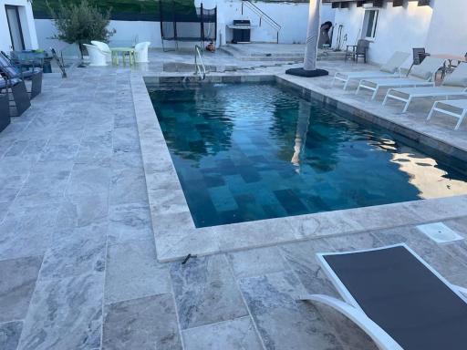 Duplex avec terrasse et piscine - Housity