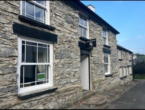 Tafarn Penllan - White Horse Inn - Housity