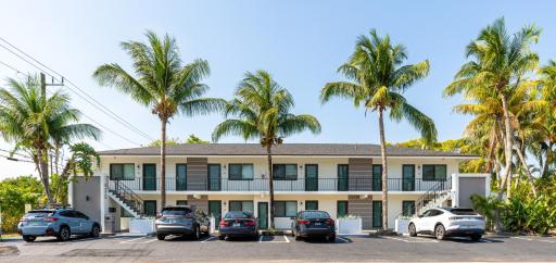 Palm Breeze Luxury Suites - Housity