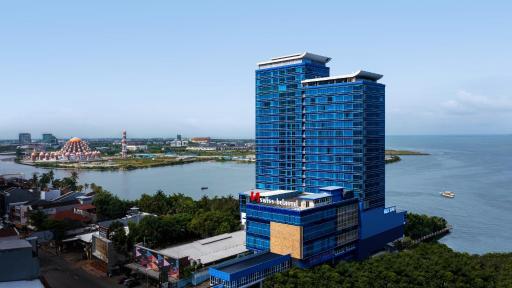Swiss-Belhotel Makassar - Housity