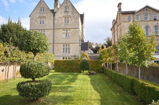 Number 17 Bath - Housity