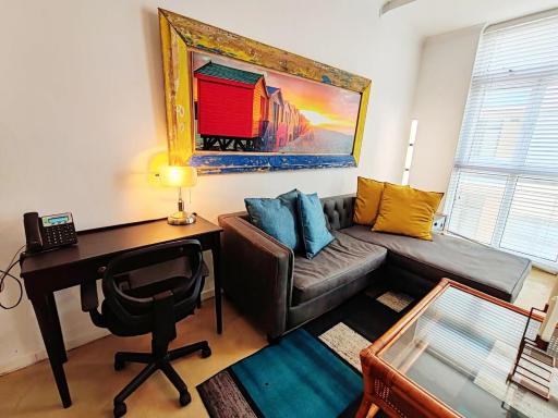 Beach Hut Empire Apartment - Housity