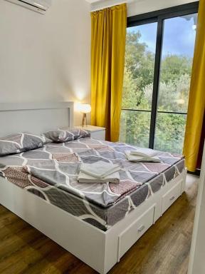 Prostornaia kvartira s vidom na gory i more - Housity