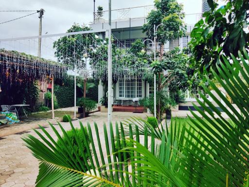 Garden View with detached Bathroom - Housity