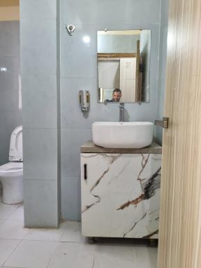 Hill side hotel - Housity